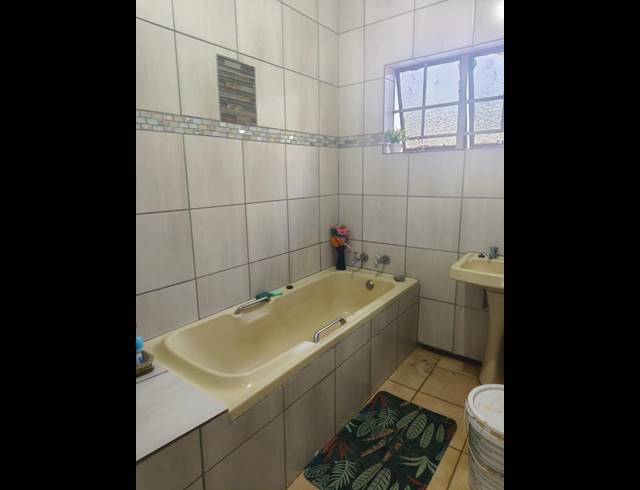 3 BEDROOM HOUSE FOR SALE IN GEELHOUTPARK